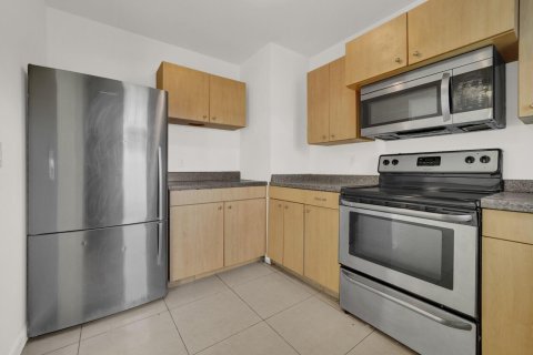 House in Palm Beach Gardens, Florida 3 bedrooms, 121.89 sq.m. № 2249508 - photo 17