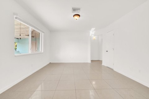 House in Palm Beach Gardens, Florida 3 bedrooms, 121.89 sq.m. № 2249508 - photo 11