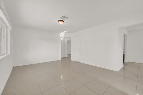 House in Palm Beach Gardens, Florida 3 bedrooms, 121.89 sq.m. № 2249508 - photo 6