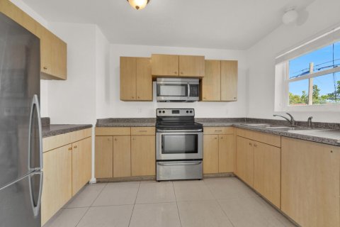 House in Palm Beach Gardens, Florida 3 bedrooms, 121.89 sq.m. № 2249508 - photo 15