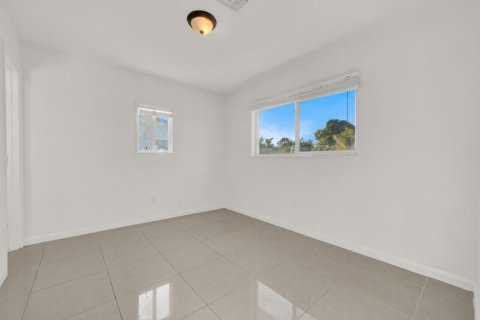 House in Palm Beach Gardens, Florida 3 bedrooms, 121.89 sq.m. № 2249508 - photo 8