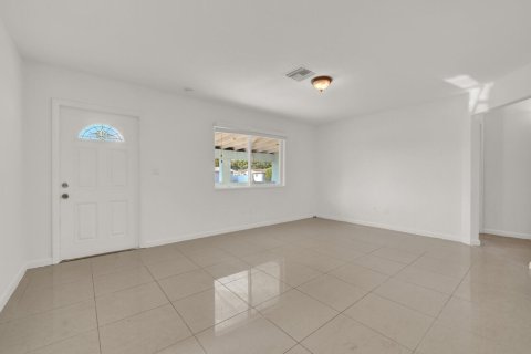 House in Palm Beach Gardens, Florida 3 bedrooms, 121.89 sq.m. № 2249508 - photo 7