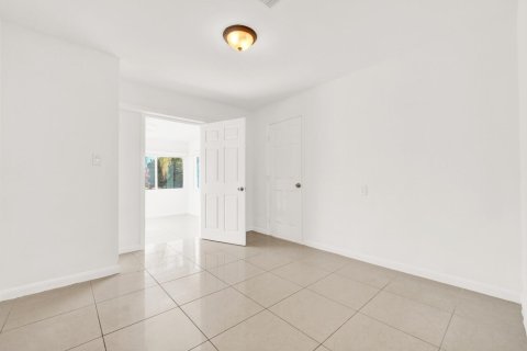 House in Palm Beach Gardens, Florida 3 bedrooms, 121.89 sq.m. № 2249508 - photo 12