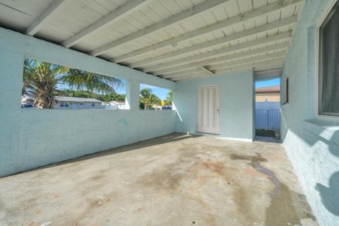 House in Palm Beach Gardens, Florida 3 bedrooms, 121.89 sq.m. № 2249508 - photo 3