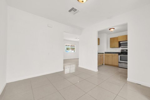 House in Palm Beach Gardens, Florida 3 bedrooms, 121.89 sq.m. № 2249508 - photo 14