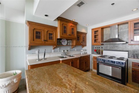 Copropriété à vendre à Miami Beach, Floride: 1 chambre, 89.19 m2 № 1897557 - photo 12