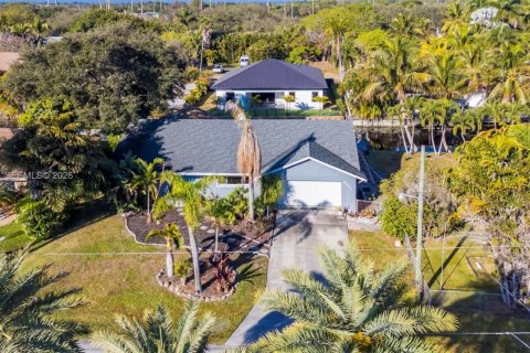 House in Lake Worth, Florida 3 bedrooms, 174.84 sq.m. № 2028791 - photo 2