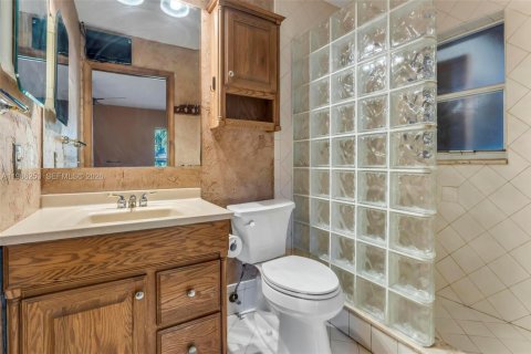 House in Lake Worth, Florida 3 bedrooms, 174.84 sq.m. № 2028791 - photo 24