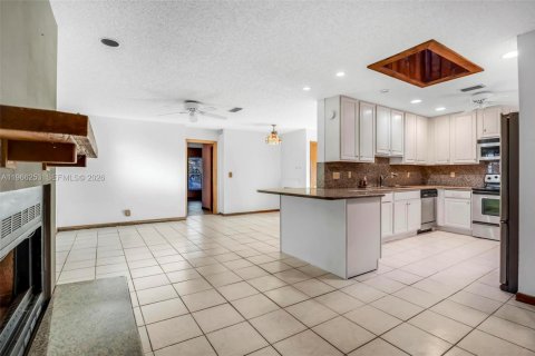 House in Lake Worth, Florida 3 bedrooms, 174.84 sq.m. № 2028791 - photo 12