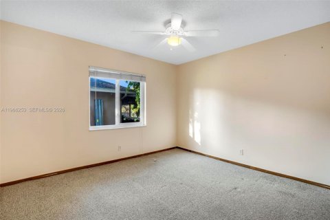 House in Lake Worth, Florida 3 bedrooms, 174.84 sq.m. № 2028791 - photo 28