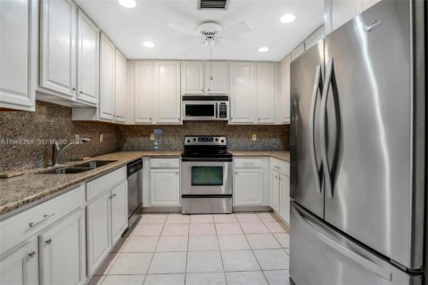 House in Lake Worth, Florida 3 bedrooms, 174.84 sq.m. № 2028791 - photo 15