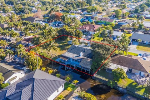 House in Lake Worth, Florida 3 bedrooms, 174.84 sq.m. № 2028791 - photo 3