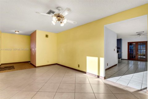 House in Lake Worth, Florida 3 bedrooms, 174.84 sq.m. № 2028791 - photo 9