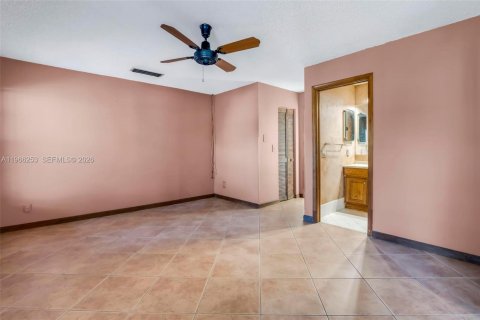 House in Lake Worth, Florida 3 bedrooms, 174.84 sq.m. № 2028791 - photo 23