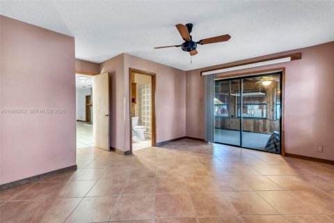 House in Lake Worth, Florida 3 bedrooms, 174.84 sq.m. № 2028791 - photo 22