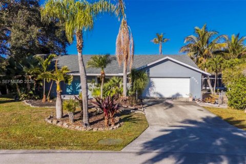 House in Lake Worth, Florida 3 bedrooms, 174.84 sq.m. № 2028791