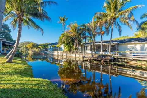 House in Lake Worth, Florida 3 bedrooms, 174.84 sq.m. № 2028791 - photo 4