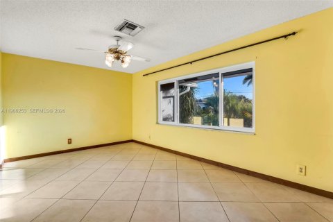 House in Lake Worth, Florida 3 bedrooms, 174.84 sq.m. № 2028791 - photo 7
