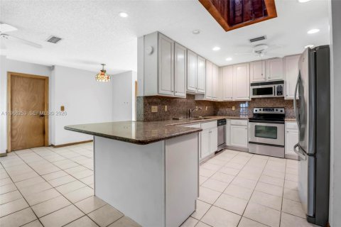 House in Lake Worth, Florida 3 bedrooms, 174.84 sq.m. № 2028791 - photo 13