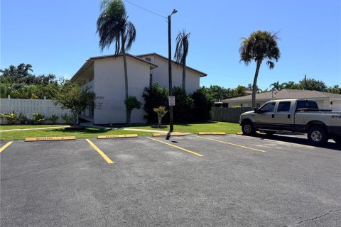 Commercial property in Sarasota, Florida 2 bedrooms, 70.79 sq.m. № 2395928