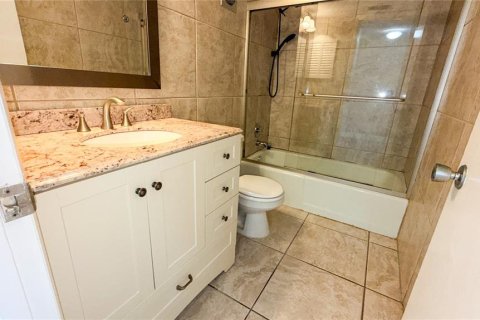 Commercial property in Sarasota, Florida 2 bedrooms, 70.79 sq.m. № 2395928 - photo 20