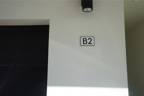 Adosado en venta en Madeira Beach, Florida, 5 dormitorios, 251.39 m2 № 2323159 - foto 2