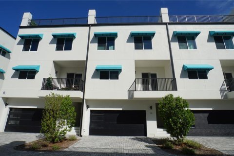 Adosado en Madeira Beach, Florida 5 dormitorios, 251.39 m2 № 2323159