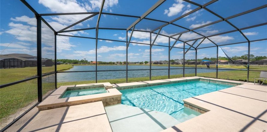 Casa en Kissimmee, Florida 7 dormitorios, 337.05 m2 № 2211469