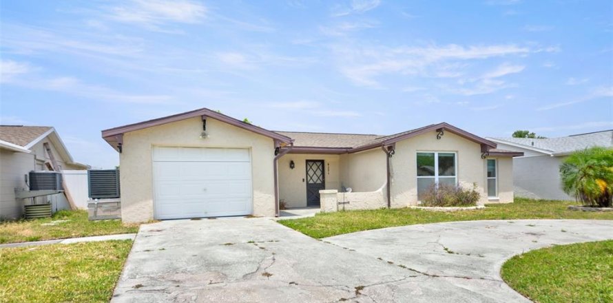 Casa en Port Richey, Florida 3 dormitorios, 190.45 m2 № 1721157