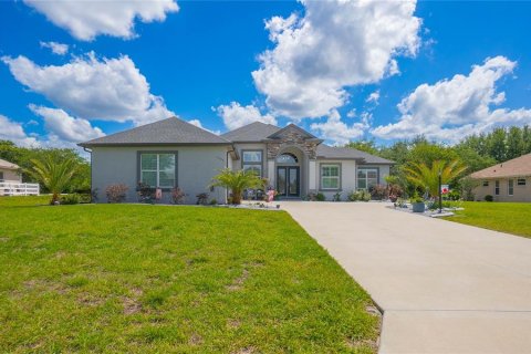 House in Inverness, Florida 3 bedrooms, 191.01 sq.m. № 2100870