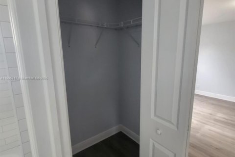 House in Fort Lauderdale, Florida 2 bedrooms, 78.97 sq.m. № 1956881 - photo 10