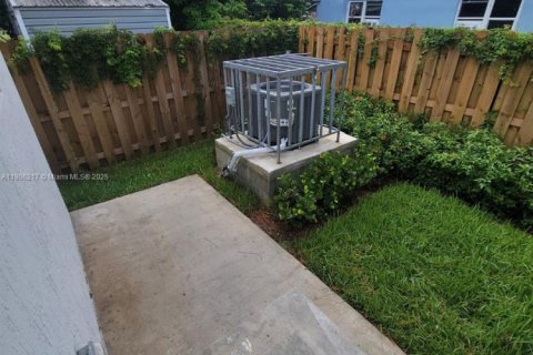 House in Fort Lauderdale, Florida 2 bedrooms, 78.97 sq.m. № 1956881 - photo 12