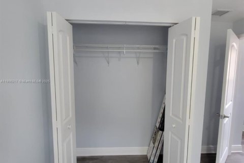 House in Fort Lauderdale, Florida 2 bedrooms, 78.97 sq.m. № 1956881 - photo 8