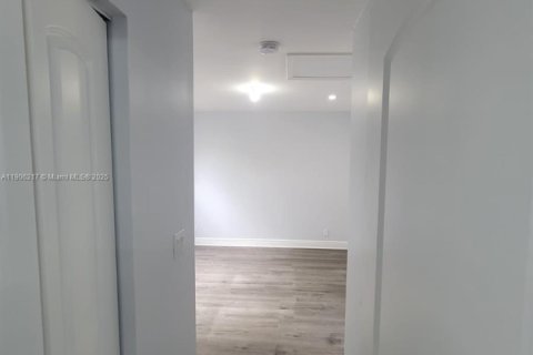 House in Fort Lauderdale, Florida 2 bedrooms, 78.97 sq.m. № 1956881 - photo 9