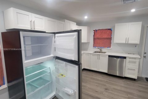 House in Fort Lauderdale, Florida 2 bedrooms, 78.97 sq.m. № 1956881 - photo 2