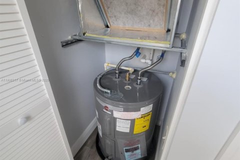 House in Fort Lauderdale, Florida 2 bedrooms, 78.97 sq.m. № 1956881 - photo 11