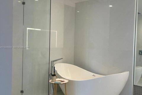 Condo in Sunny Isles Beach, Florida, 3 bedrooms  № 2039618 - photo 11