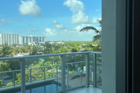 Condo in Sunny Isles Beach, Florida, 3 bedrooms  № 2039618 - photo 3