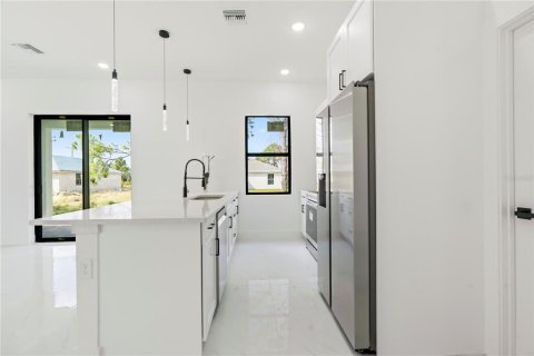 House in Lehigh Acres, Florida 3 bedrooms, 151.43 sq.m. № 1795394 - photo 16