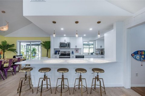 House in Bradenton, Florida 7 bedrooms, 259.38 sq.m. № 1789018 - photo 19