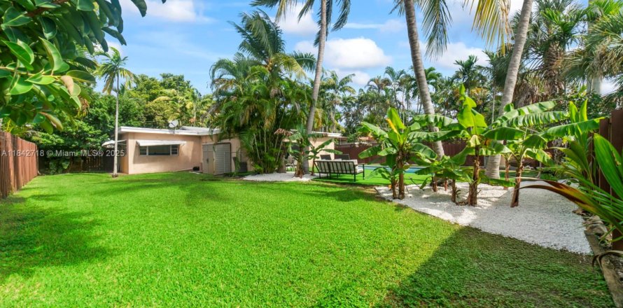 House in Hollywood, Florida 3 bedrooms, 124.58 sq.m. № 1836713