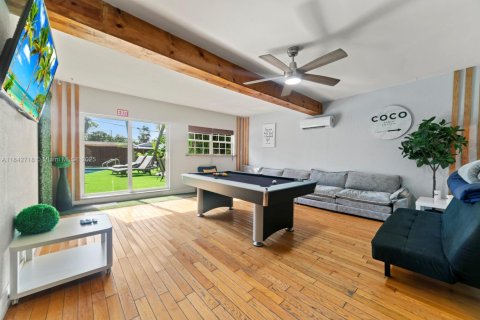 House in Hollywood, Florida 3 bedrooms, 124.58 sq.m. № 1836713 - photo 13