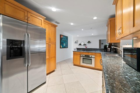 House in Hollywood, Florida 3 bedrooms, 124.58 sq.m. № 1836713 - photo 25
