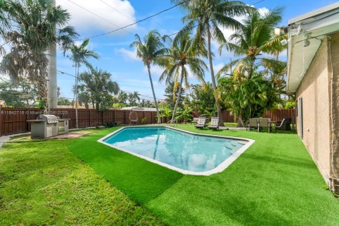 House in Hollywood, Florida 3 bedrooms, 124.58 sq.m. № 1836713 - photo 2