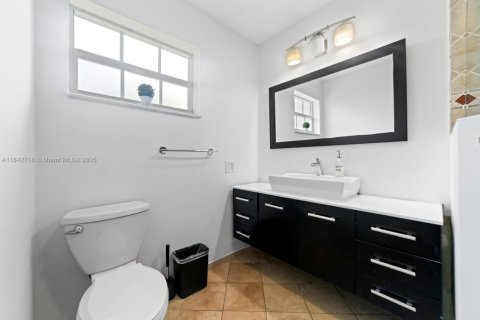 House in Hollywood, Florida 3 bedrooms, 124.58 sq.m. № 1836713 - photo 16