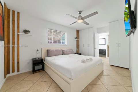 House in Hollywood, Florida 3 bedrooms, 124.58 sq.m. № 1836713 - photo 18
