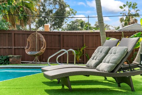 House in Hollywood, Florida 3 bedrooms, 124.58 sq.m. № 1836713 - photo 10