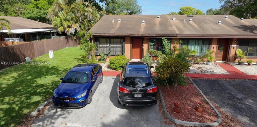 Adosado en Pembroke Pines, Florida 2 dormitorios, 111.11 m2 № 2069684