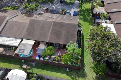 Adosado en venta en Pembroke Pines, Florida, 2 dormitorios, 111.11 m2 № 2069684 - foto 3