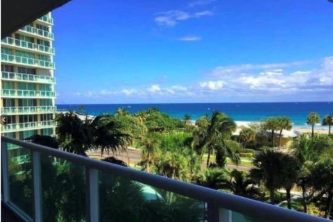 Condo in Deerfield Beach, Florida, 1 bedroom  № 1961739 - photo 1